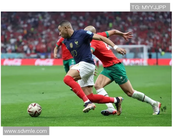 三号球衣足球明星盘点及其在绿茵场上的辉煌表现分析